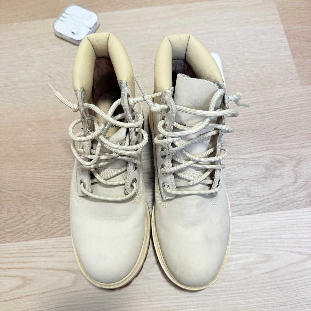 Timberland Boots in Light Ivory - Picture 4 of 8